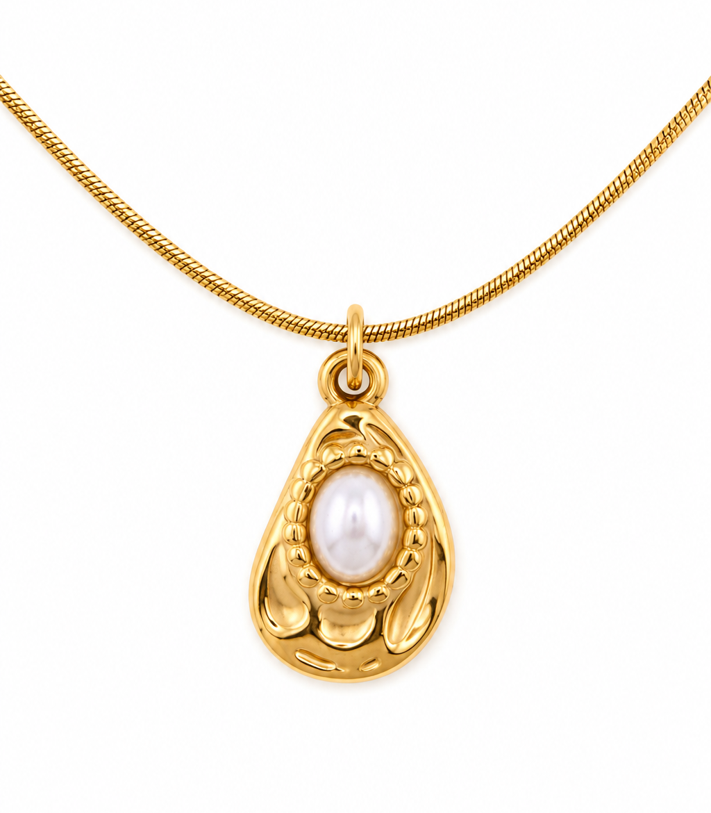 Elarisse cameo necklace
